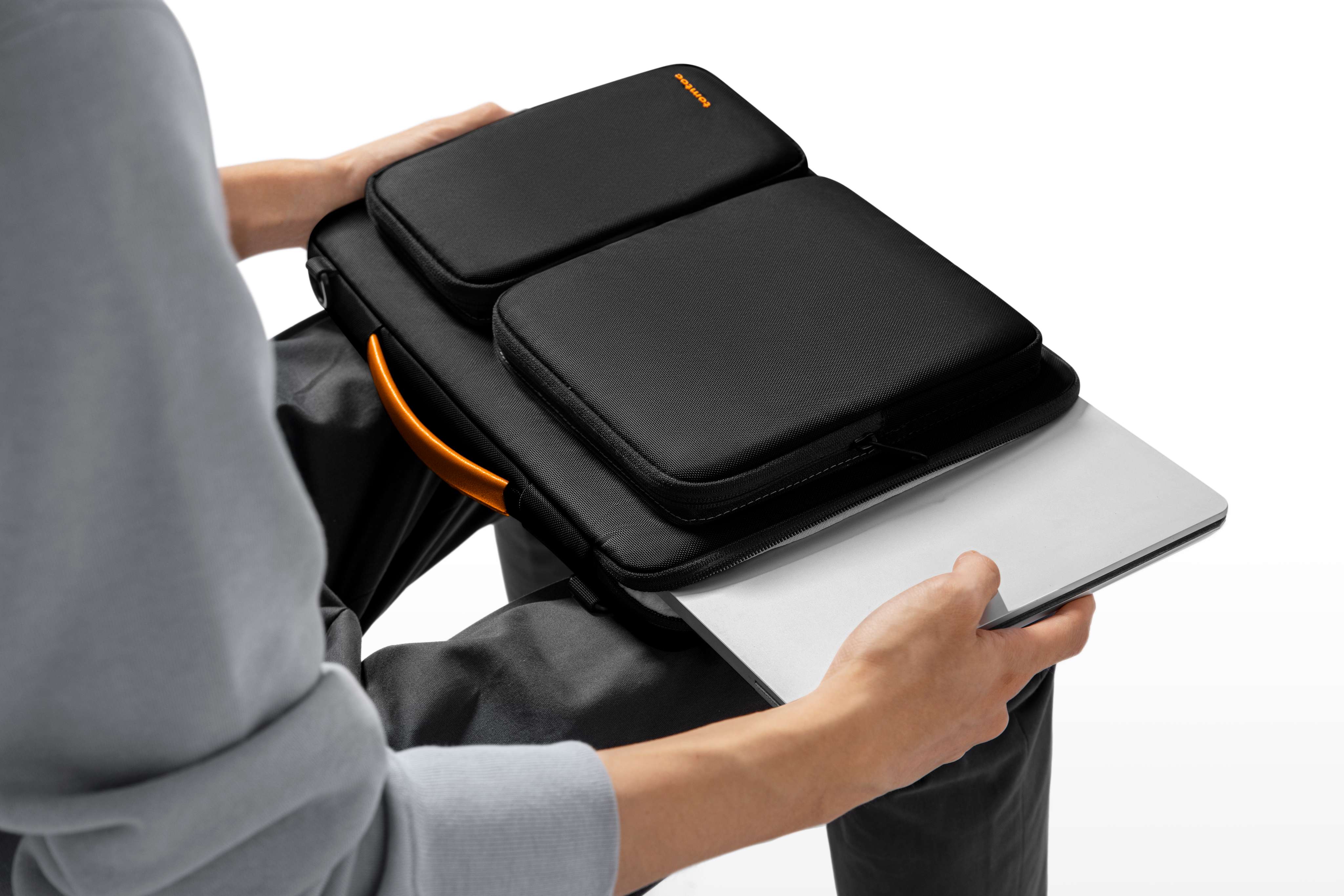 Maletín/ Portafolio para laptop Defender-A42