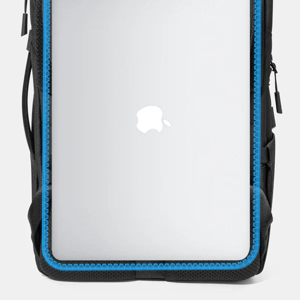 Kit tech: Mochila Navigator T71 + Funda para laptop Terra A27