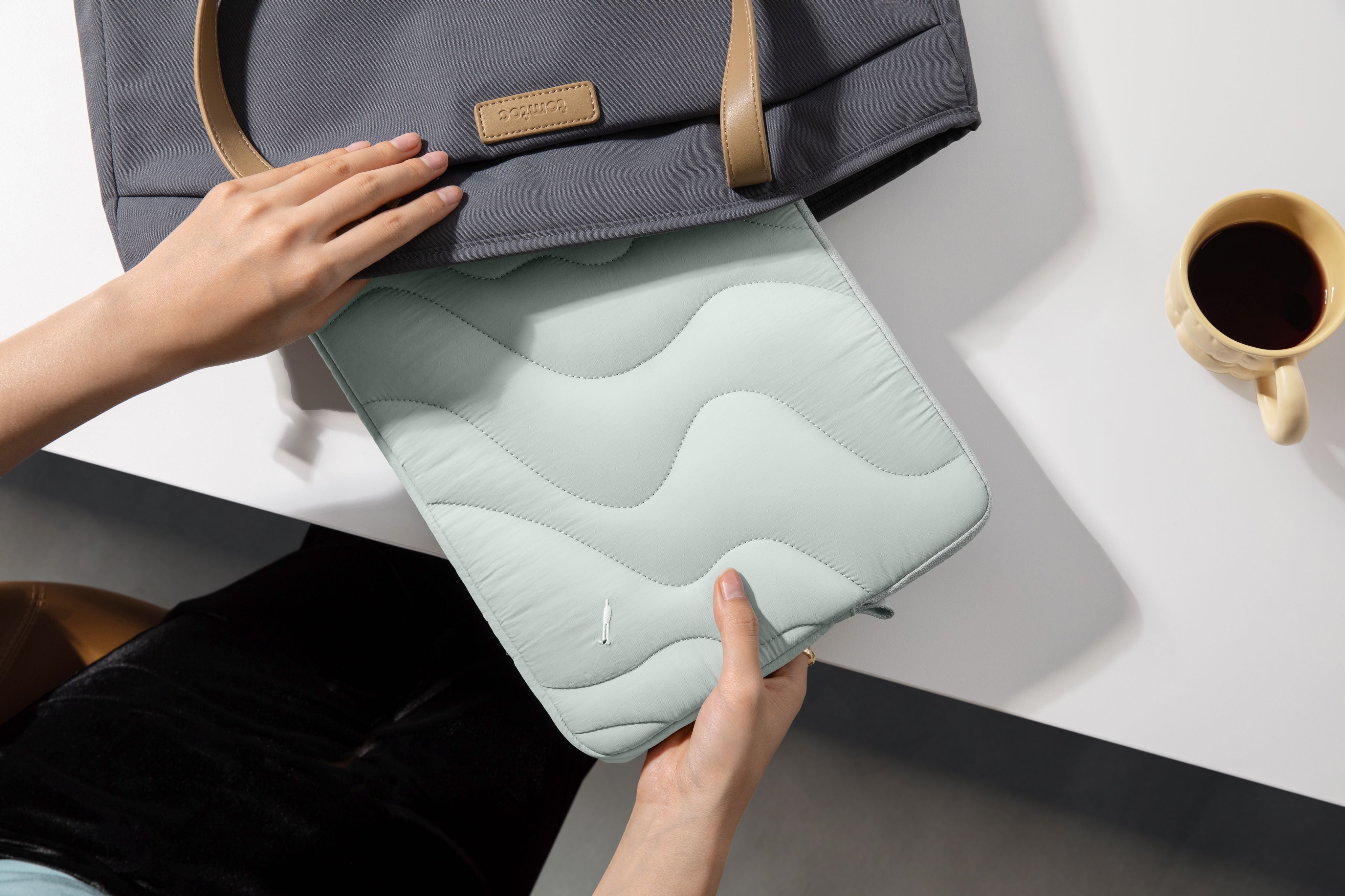 Kit tech: Mochila Navigator T71 + Funda para laptop Terra A27