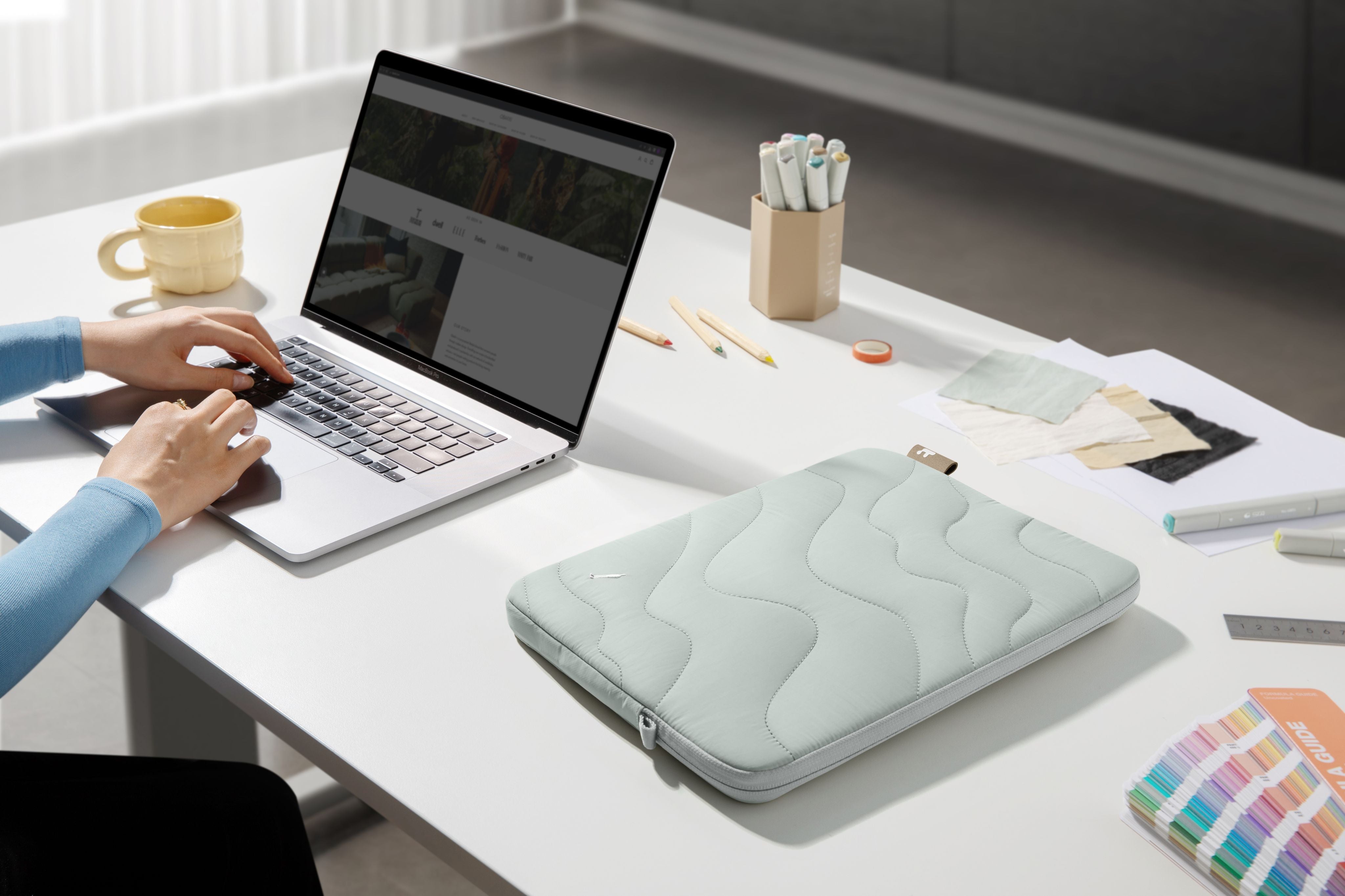 Kit tech: Mochila Navigator T71 + Funda para laptop Terra A27