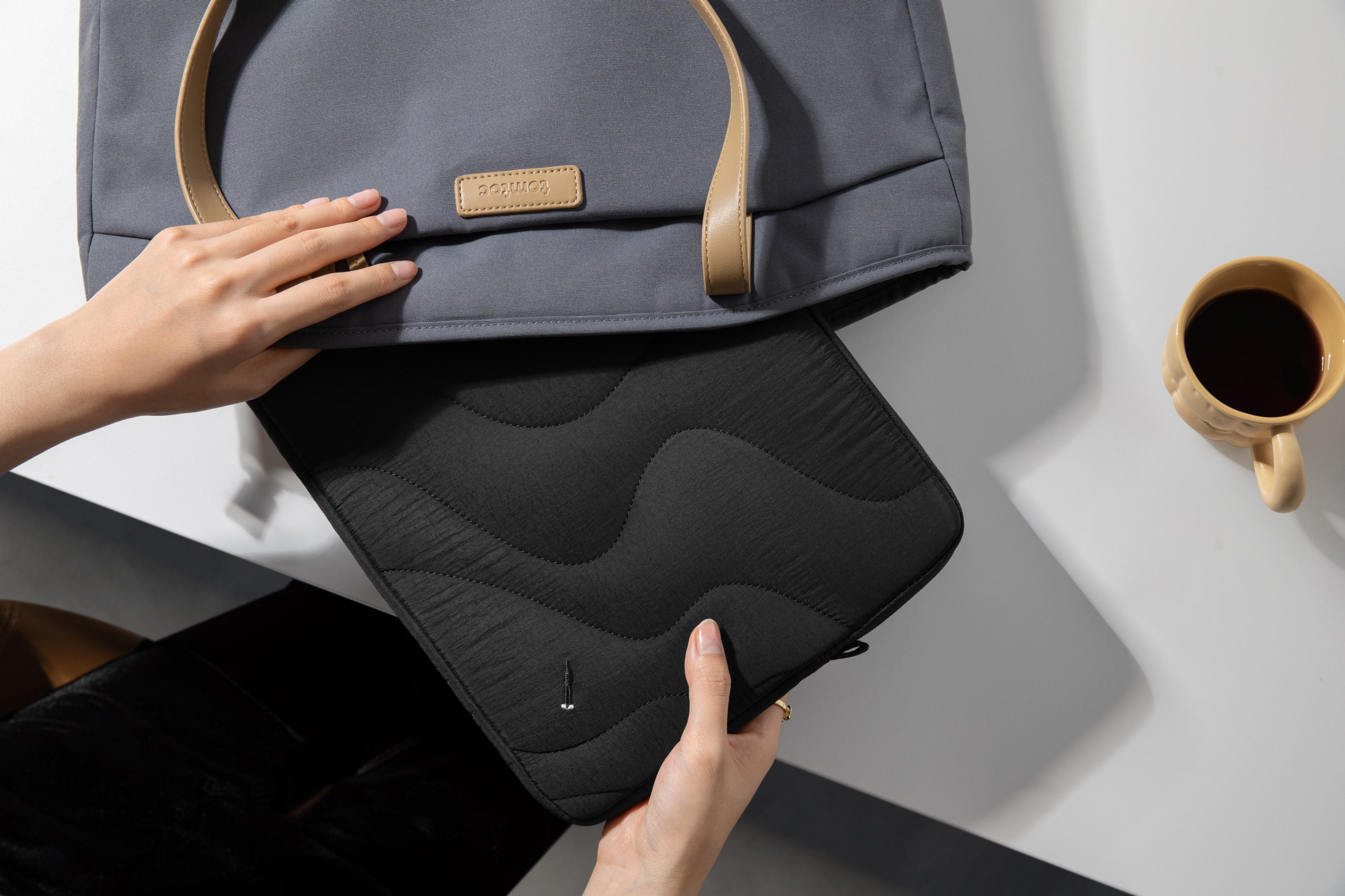 Kit tech: Mochila Navigator T71 + Funda para laptop Terra A27