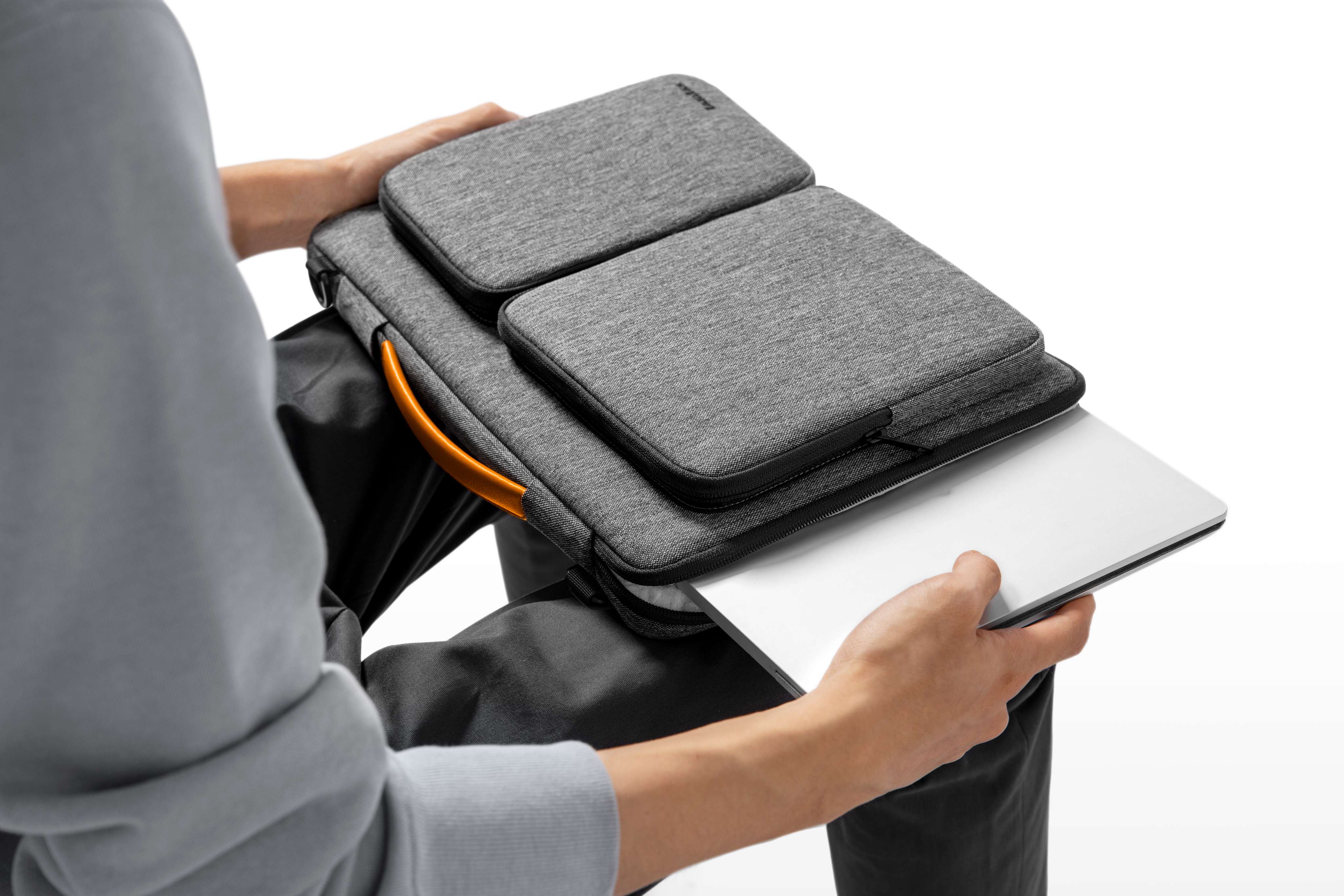 Maletín/ Portafolio para laptop Defender-A42