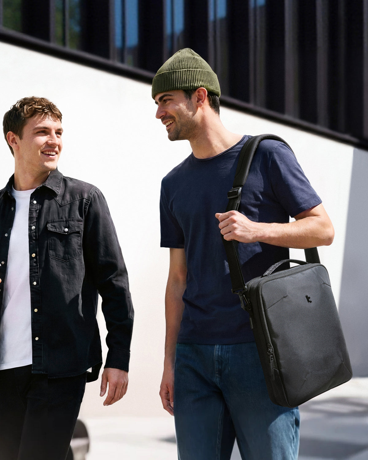 Mochila cruzada para laptop y tablet - Urban EX -A04
