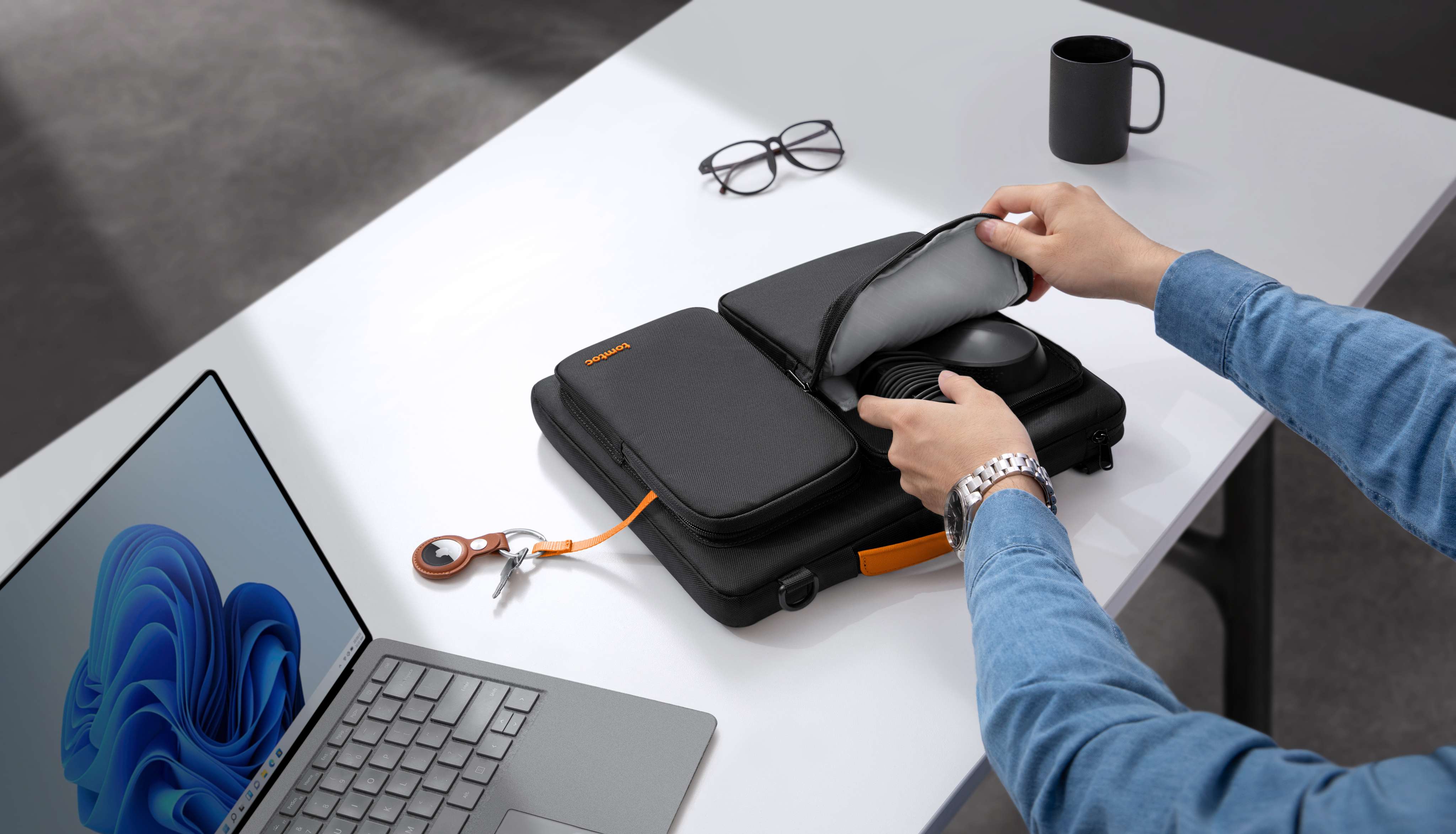 Maletín/ Portafolio para laptop Defender-A42