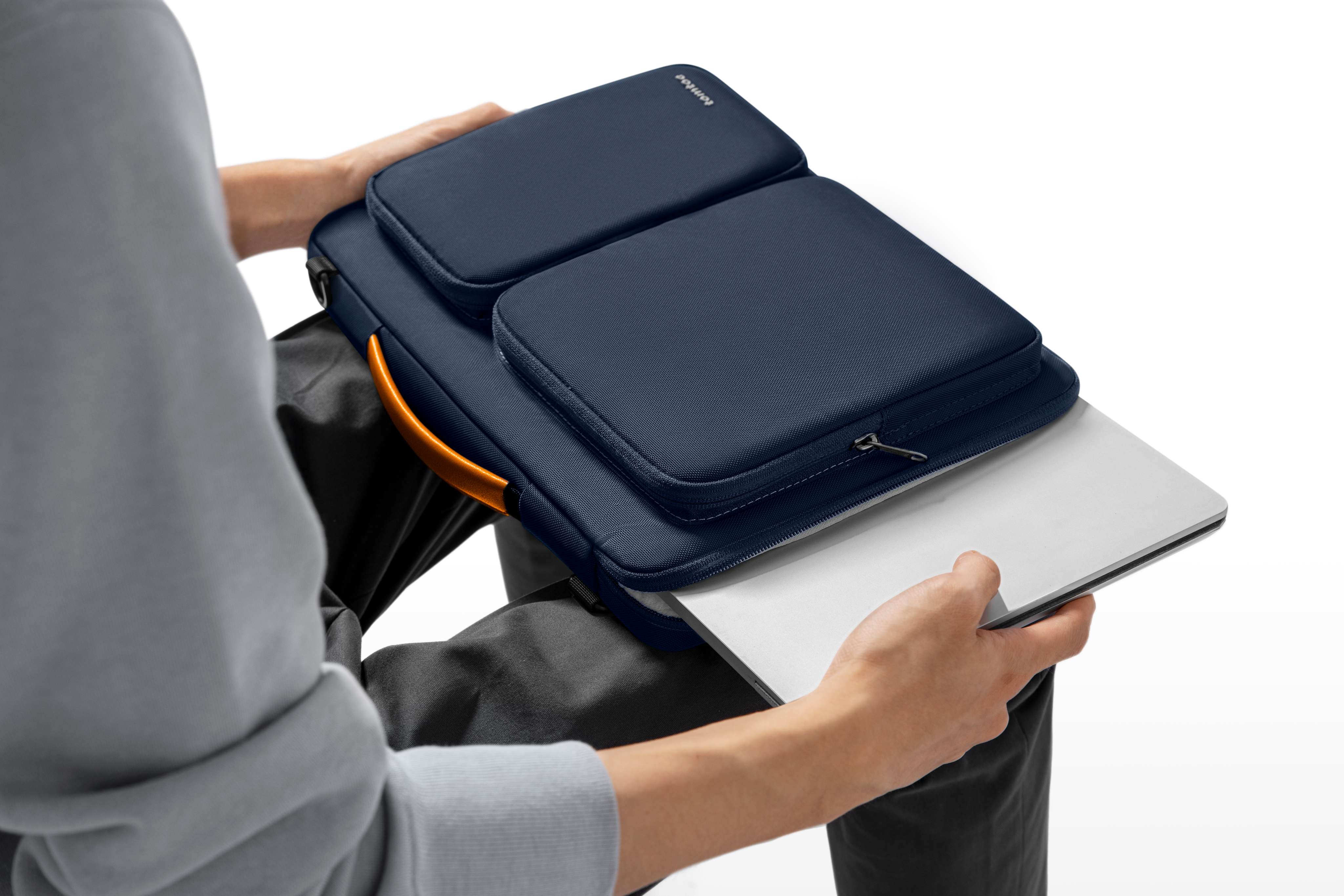 Maletín/ Portafolio para laptop Defender-A42