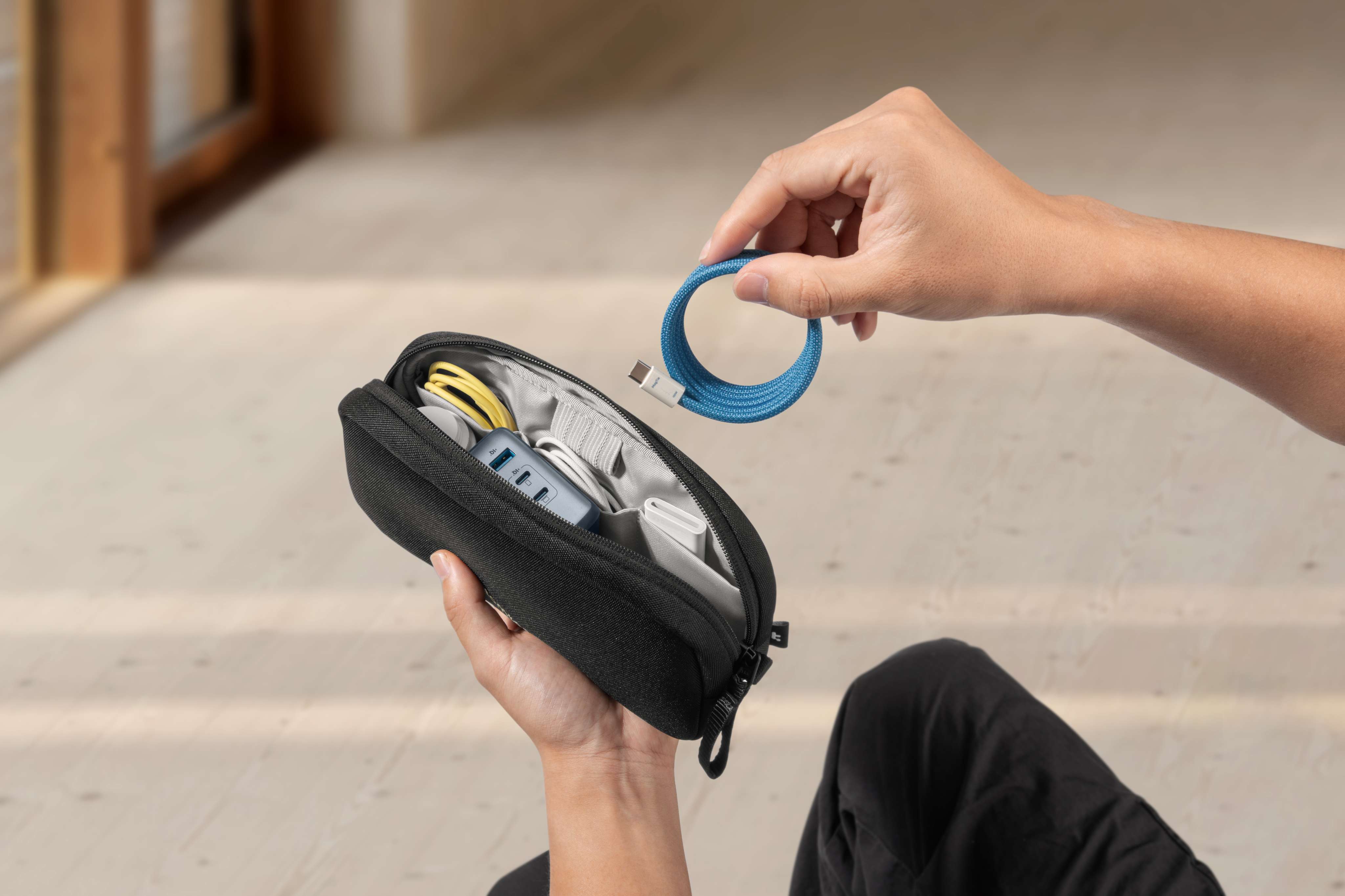 Estuche de accesorios electrónicos Light-T12